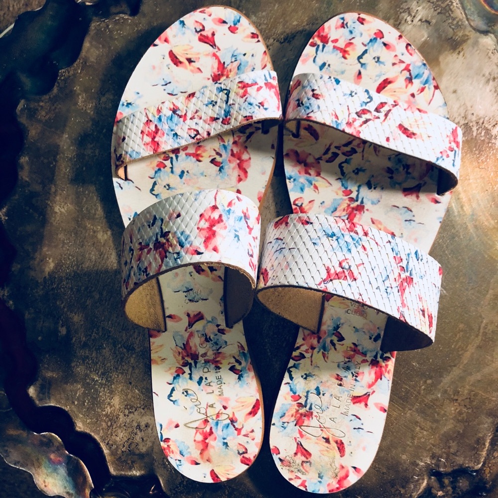 Joie White flat Sandals with flower print sz 38